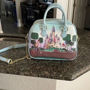 Lounge fly sleeping beauty